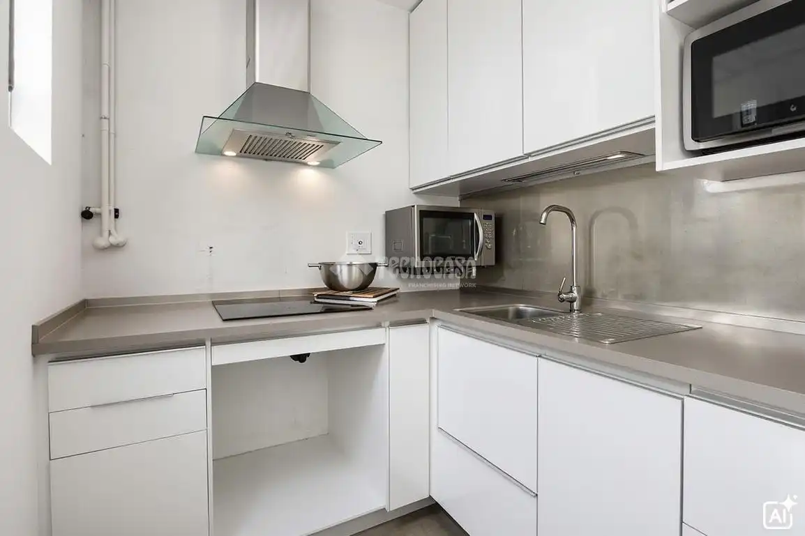 Cocina de Piso en venta en L'Hospitalet de Llobregat con Aire acondicionado y Calefacción