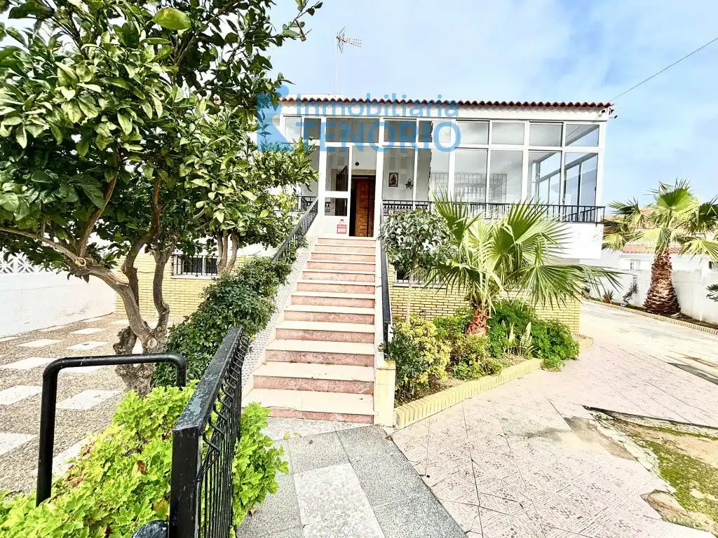 Vista exterior de Casa o xalet en venda en La Antilla amb Terrassa i Traster