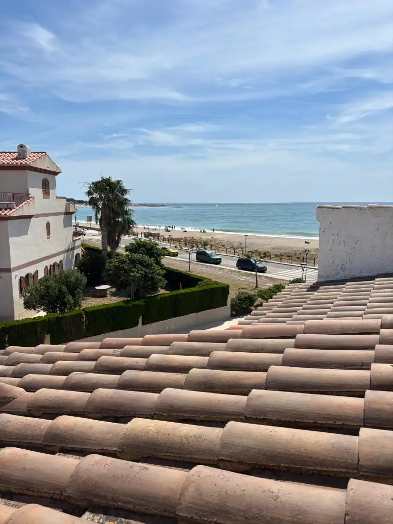 Vista exterior de Casa adosada en venta en Vandellòs i l'Hospitalet de l'Infant con Aire acondicionado, Jardín privado y Terraza