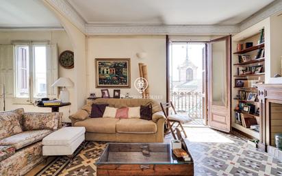 Living room of Flat for sale in  Barcelona Capital  with Heating and Balcony