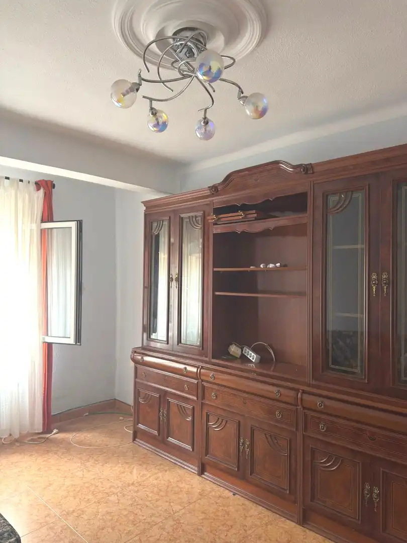 Sala d'estar de Pis en venda en Avilés amb Calefacció i Moblat
