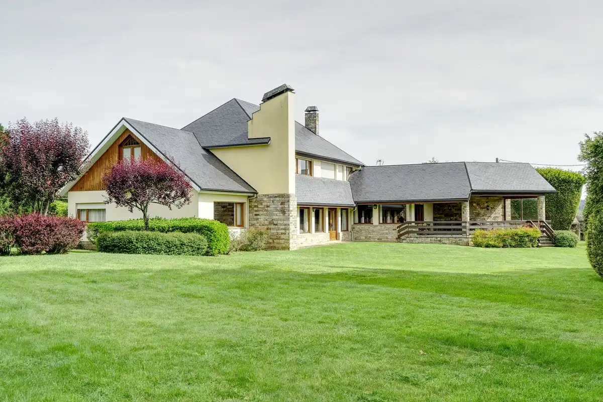 Vista exterior de Casa o xalet en venda en Sada (A Coruña) amb Calefacció, Jardí privat i Parquet