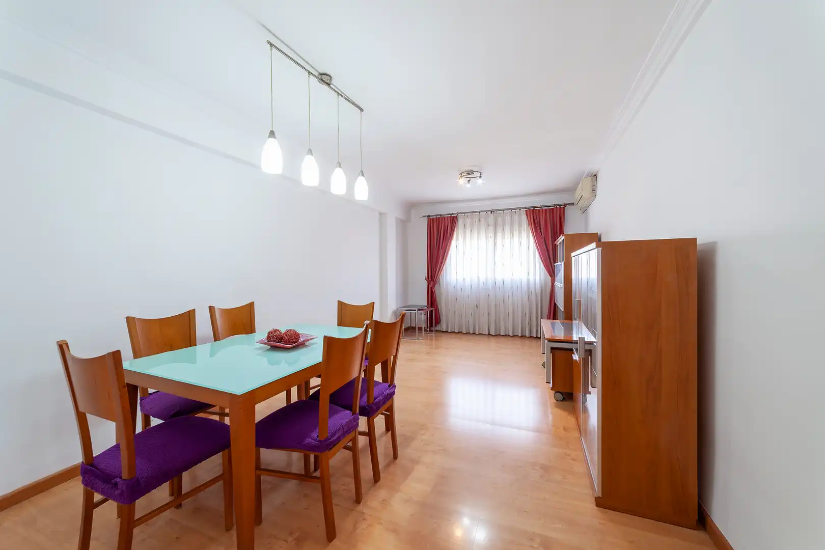 Comedor de Piso de alquiler en  Valencia Capital con Aire acondicionado, Parquet y Terraza