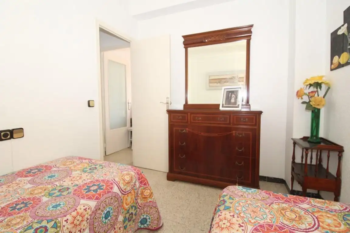 Dormitori de Apartament en venda en Torrevieja amb Terrassa