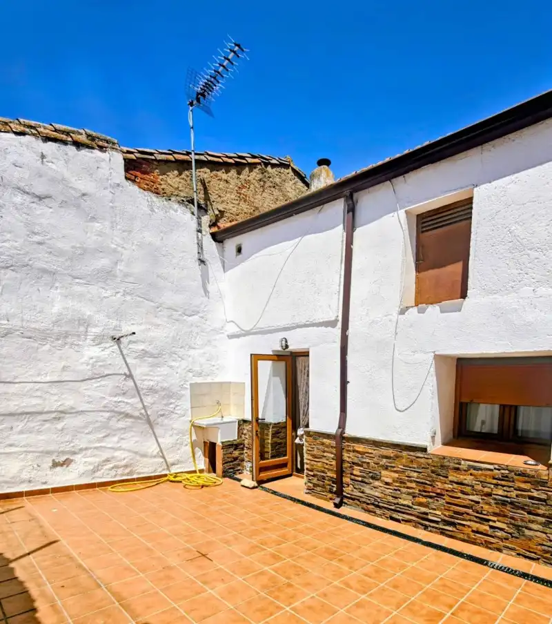 Vista exterior de Casa o xalet en venda en El Espinar amb Calefacció i Jardí privat
