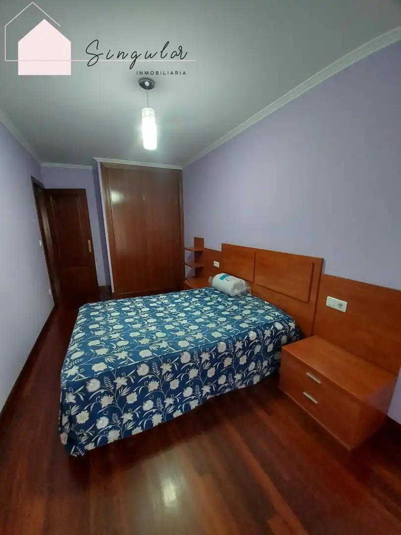 Schlafzimmer von Wohnung zur Miete in Vigo  mit Heizung, Parkett und Terrasse