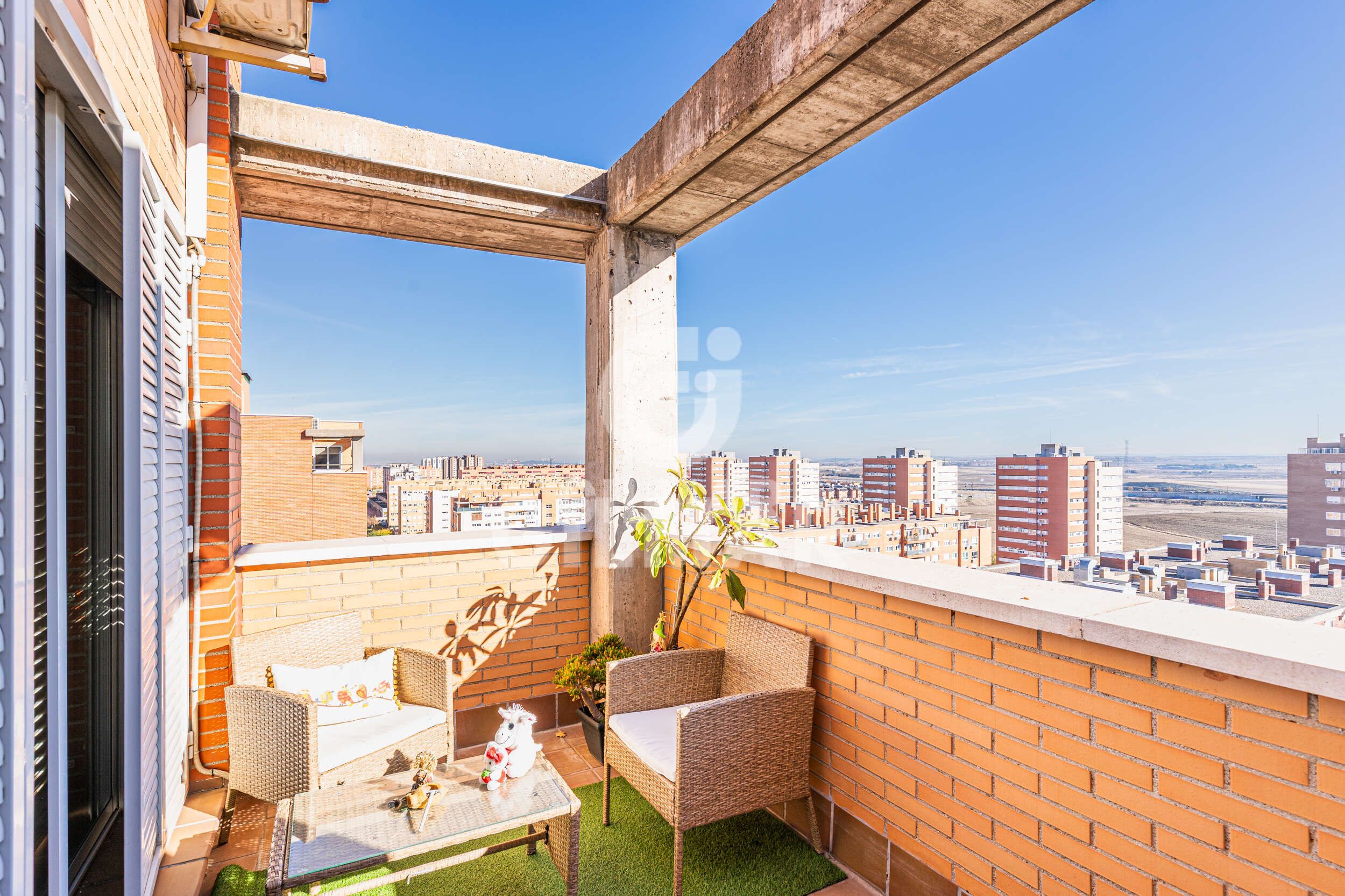 Terrassa de Àtic en venda en Parla amb Calefacció, Jardí privat i Traster