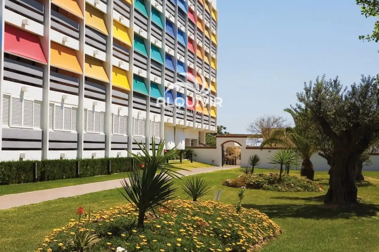 Vista exterior de Pis en venda en Almonte amb Aire condicionat, Terrassa i Piscina