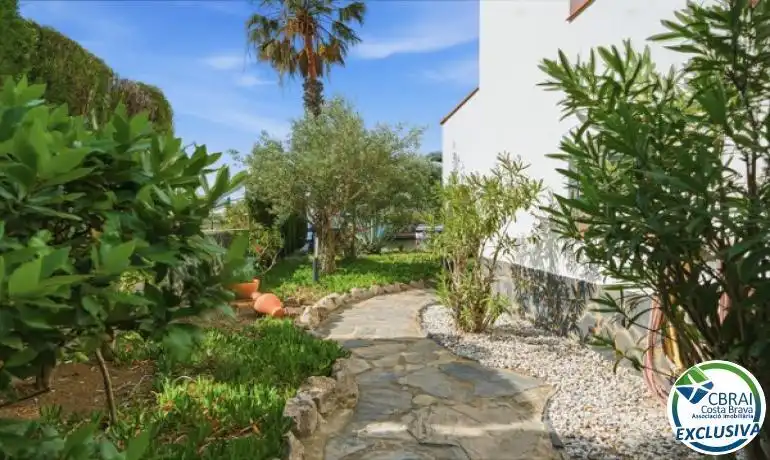 Garten von Country house zum Verkauf in Roses mit Heizung, Privatgarten und Terrasse