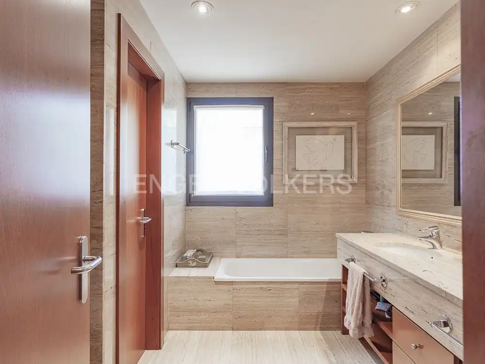 Baño de Casa o chalet en venta en Barcelona con Aire acondicionado, Calefacción y Jardín privado