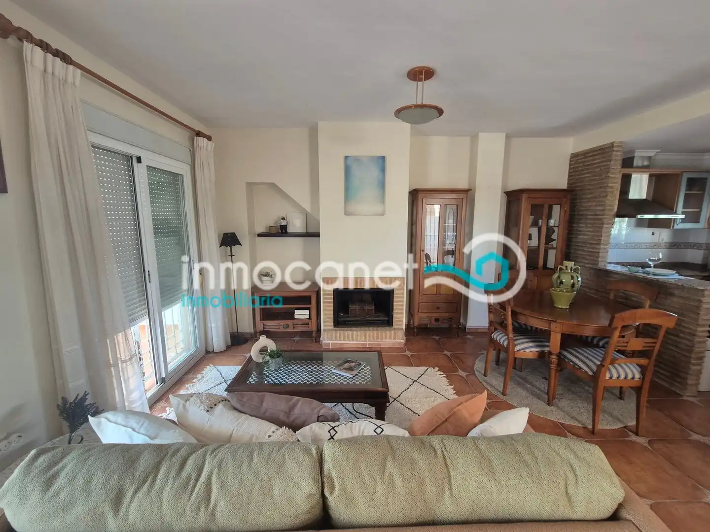 Sala d'estar de Casa adosada en venda en Oliva amb Jardí privat, Terrassa i Piscina
