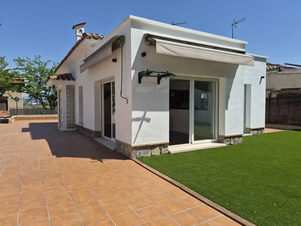 Außenansicht von Haus oder Chalet zur Miete in Sant Cugat del Vallès mit Klimaanlage, Heizung und Privatgarten