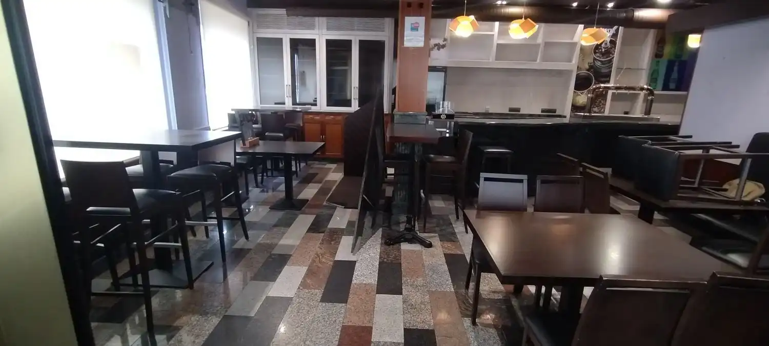 Local comercial en venta en Calle Torrente Ballester