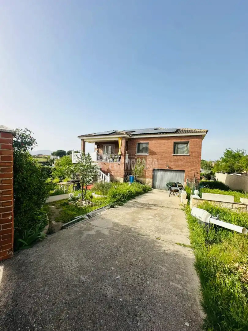 Casa amb jardí en venda a Escalona