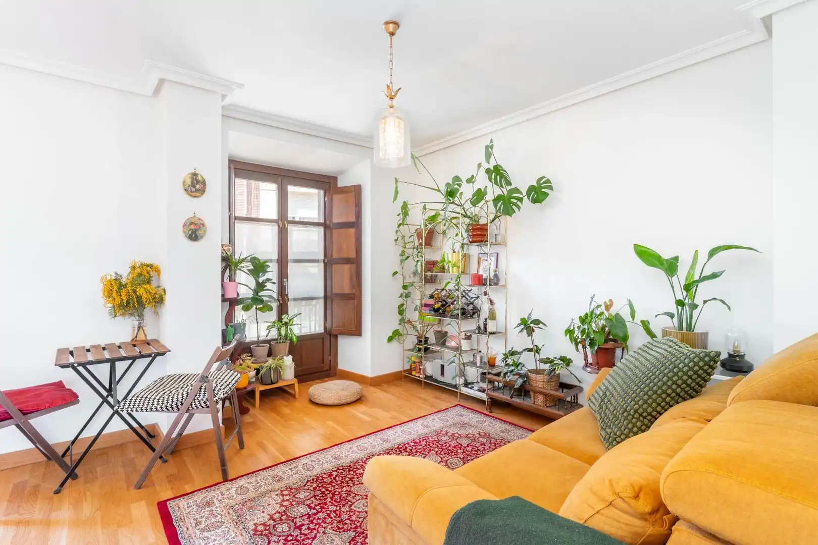 Living room of Flat for sale in Oviedo   with Furnished and Balcony