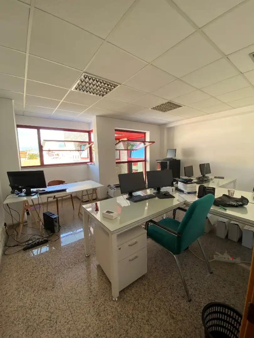 Oficina en venda a Calle Castuo