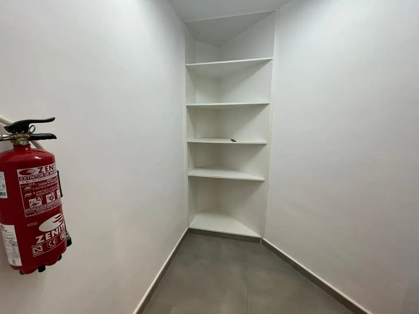 Office for rent in Cartagena  with Air Conditioner and Heating
