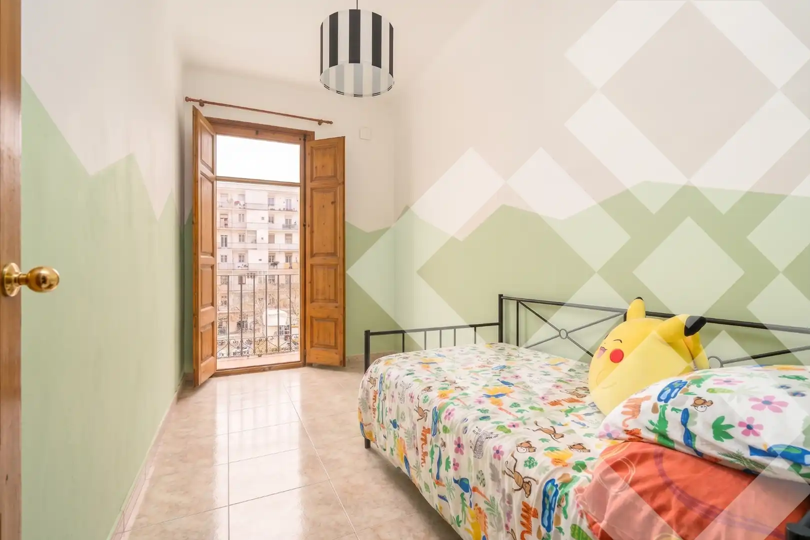 Schlafzimmer von Wohnung zum Verkauf in Barcelona mit Heizung, Ofen und Balkon