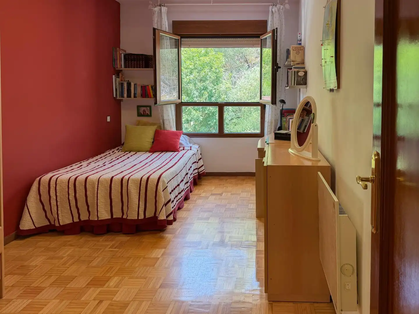 Habitación de Piso en venta en Mieres (Asturias) con Calefacción, Parquet y Amueblado