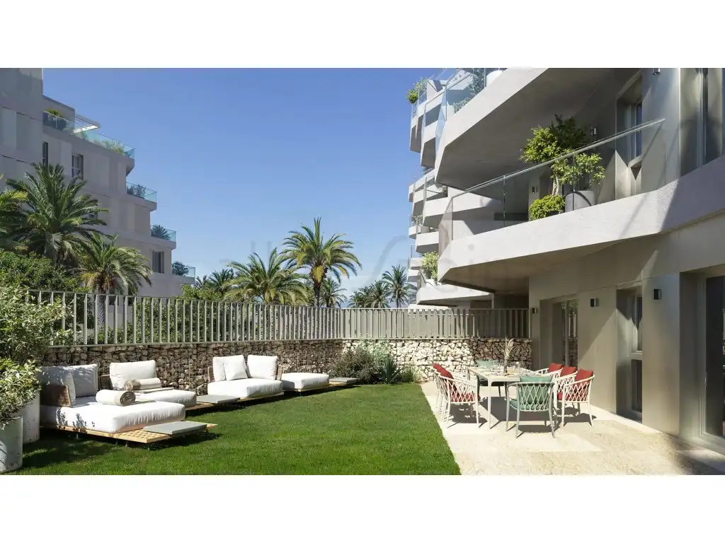 Apartamento con ascensor en venta en Calle Benajarafe