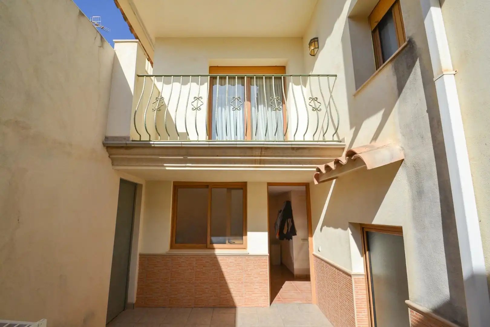 Vista exterior de Casa o xalet en venda en Deltebre amb Aire condicionat, Jardí privat i Terrassa