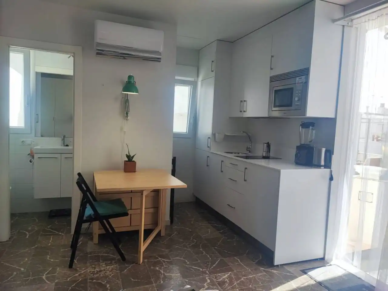 Cuina de Apartament en venda en Cádiz amb Aire condicionat i Moblat
