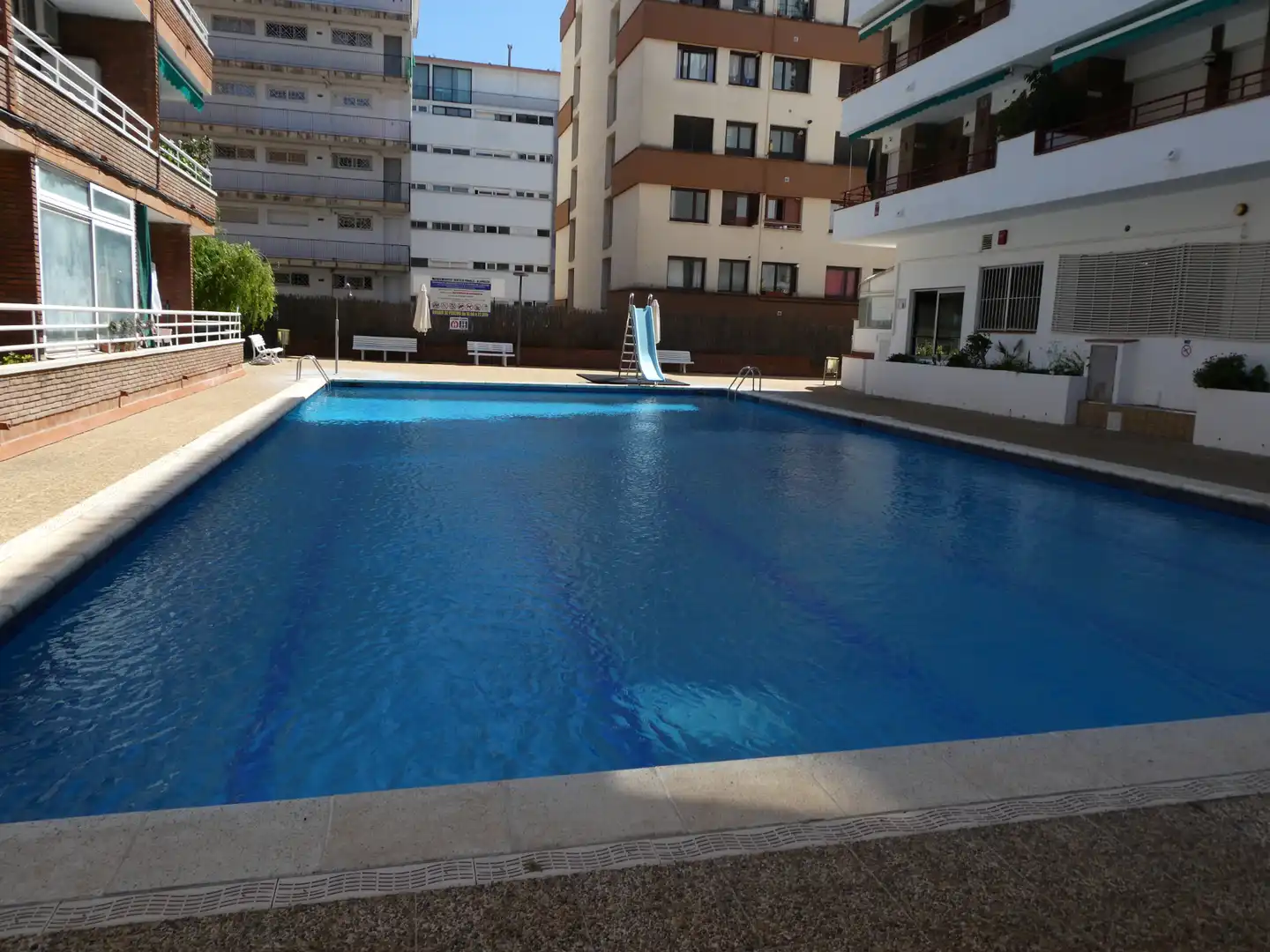 Schwimmbecken von Wohnungen zum Verkauf in Lloret de Mar mit Terrasse, Möbliert und Gemeinschaftspool