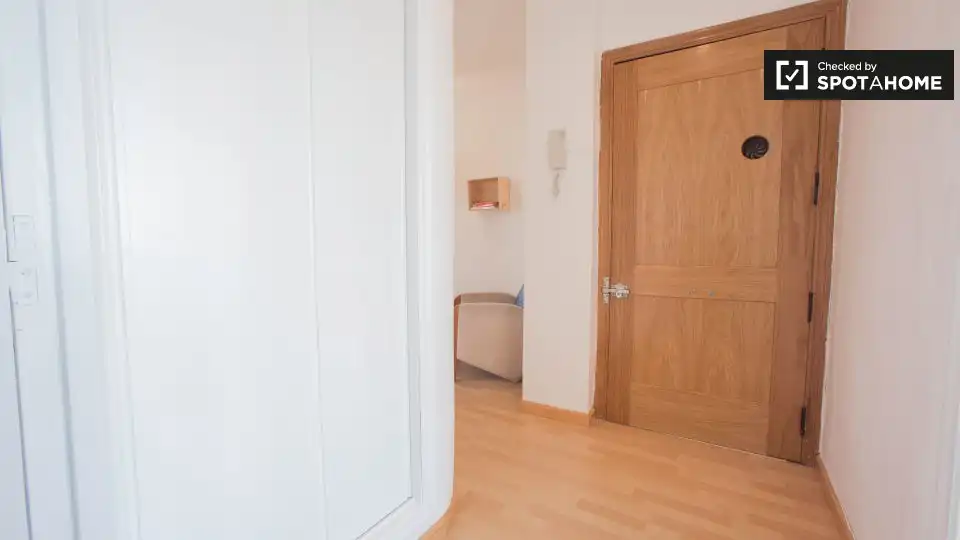Flat for rent in Valencia  with Air Conditioner, Heating and Furnished
