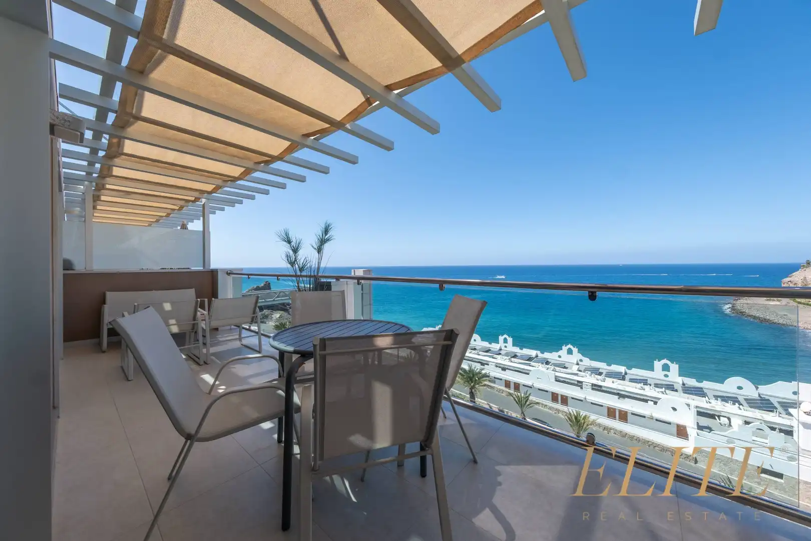 Terrasse von Wohnungen zum Verkauf in Mogán mit Klimaanlage, Privatgarten und Terrasse