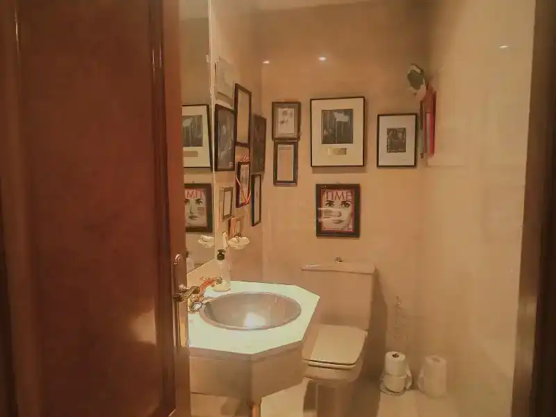 Badezimmer von Wohnung zur Miete in Pozuelo de Alarcón mit Klimaanlage, Privatgarten und Parkett