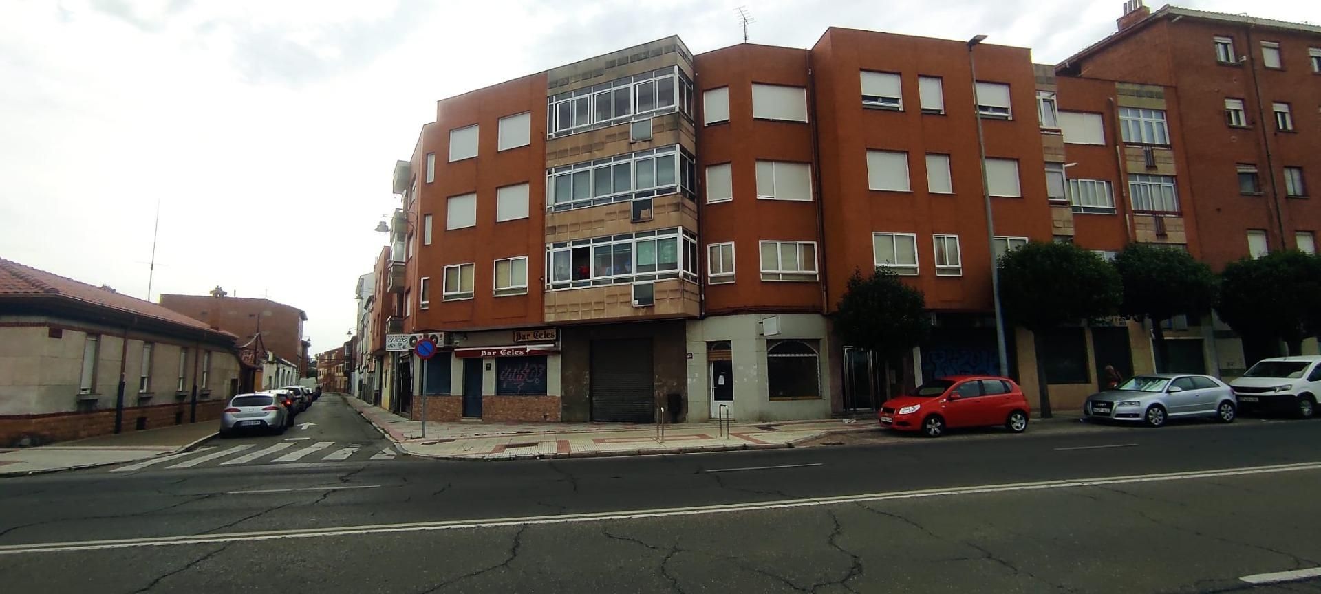 Vista exterior de Local en venda en León Capital 