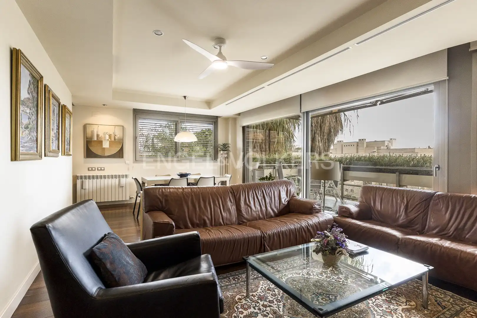 Sala d'estar de Pis en venda en Barcelona amb Calefacció, Parquet i Terrassa
