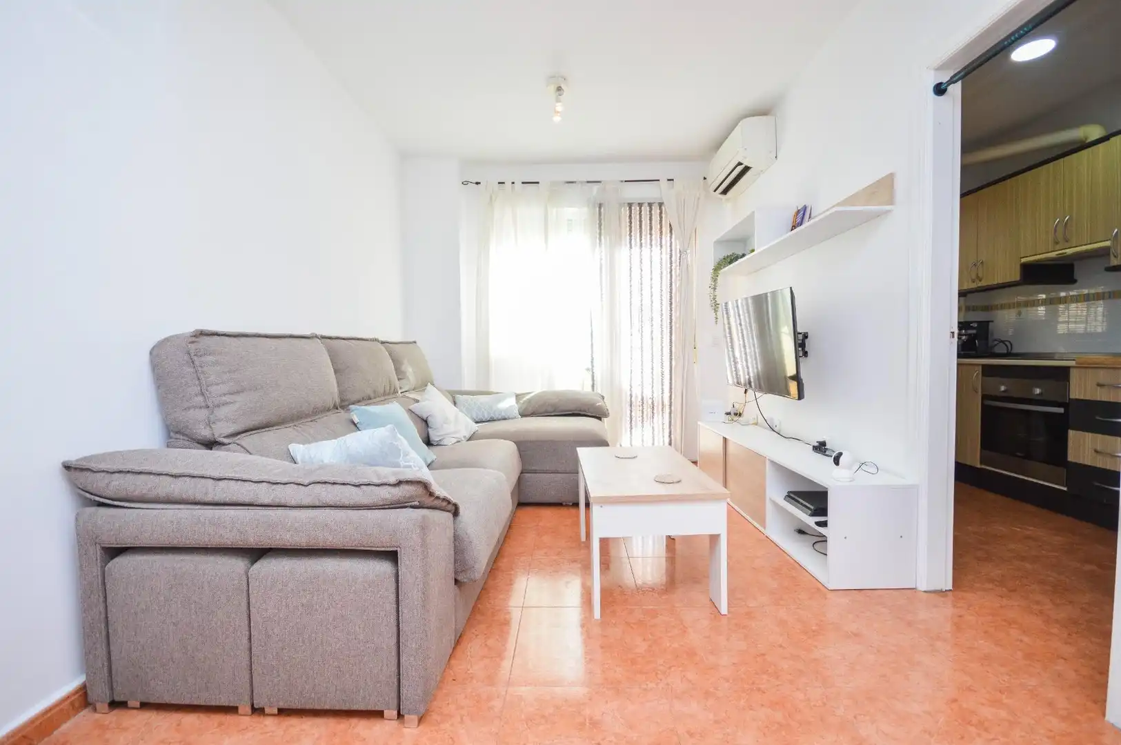 Wohnzimmer von Dachboden zum Verkauf in Viator mit Klimaanlage, Heizung und Terrasse