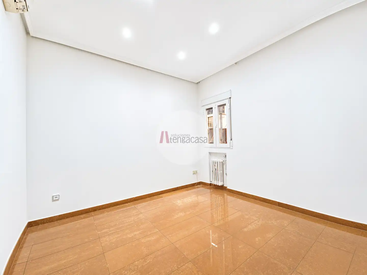 Bedroom of Flat for rent in Madrid  with Air Conditioner, Heating and Oven