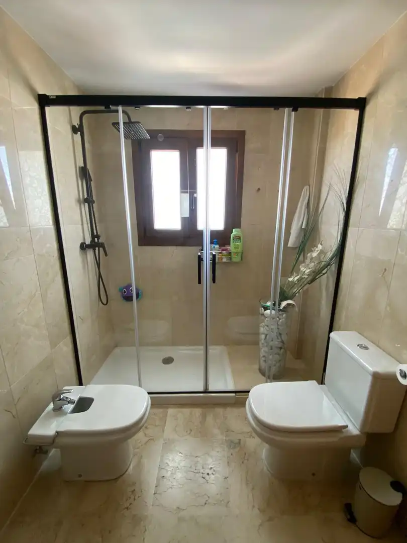 Bathroom of Flat for sale in Mairena del Aljarafe