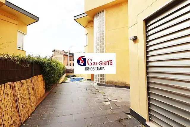 Vista exterior de Casa o chalet en venta en Madrid con Calefacción, Jardín privado y Terraza