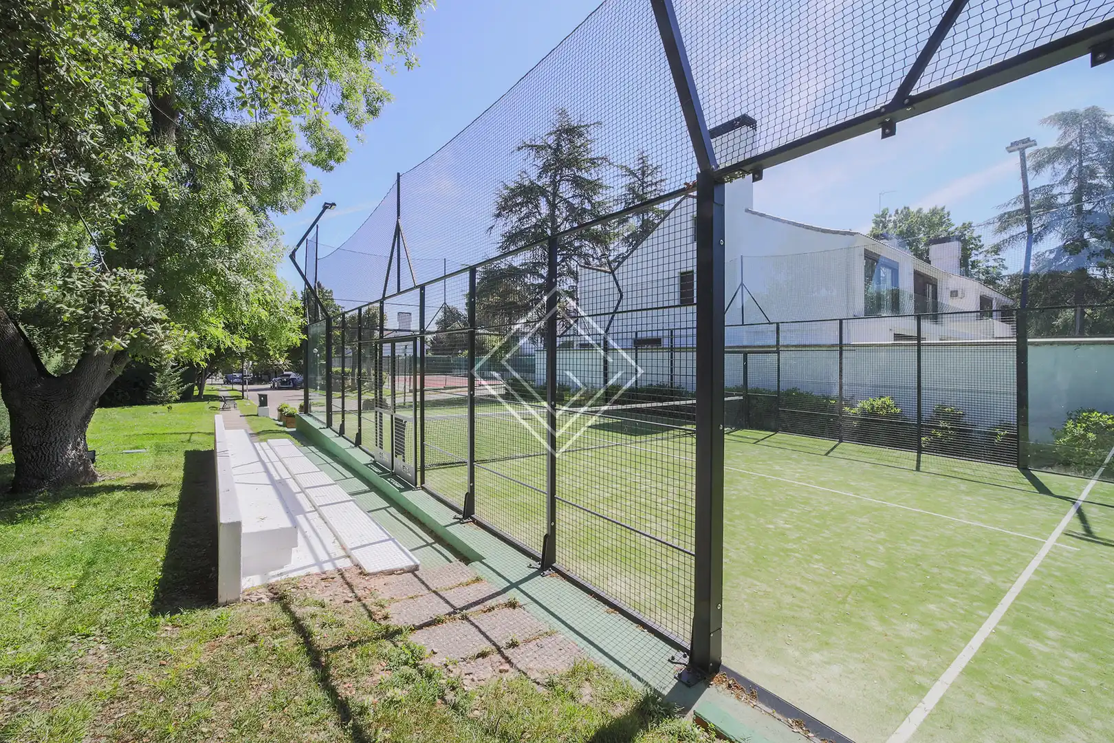 Garten von Einfamilien-Reihenhaus zum Verkauf in La Moraleja mit Klimaanlage, Heizung und Privatgarten