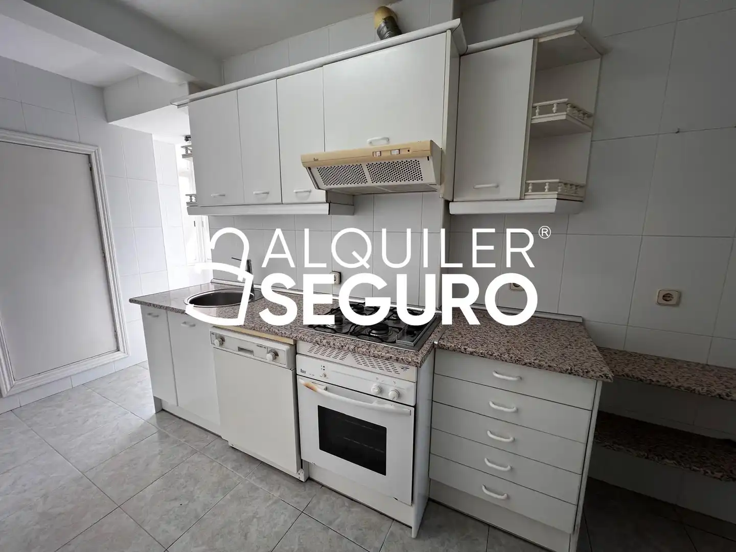 Cuina de Pis de lloguer en Madrid amb Aire condicionat, Calefacció i Terrassa