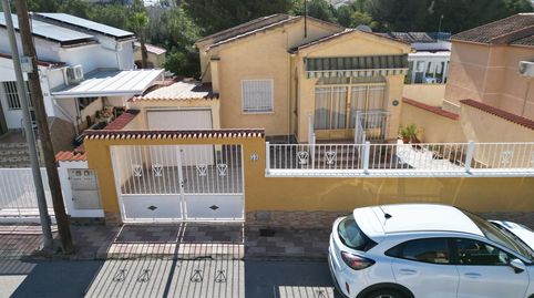 Se vende acogedora casa independiente modelo Rosa, con una superficie original de 45 mÂ, ideal tanto como vivienda habitual como p