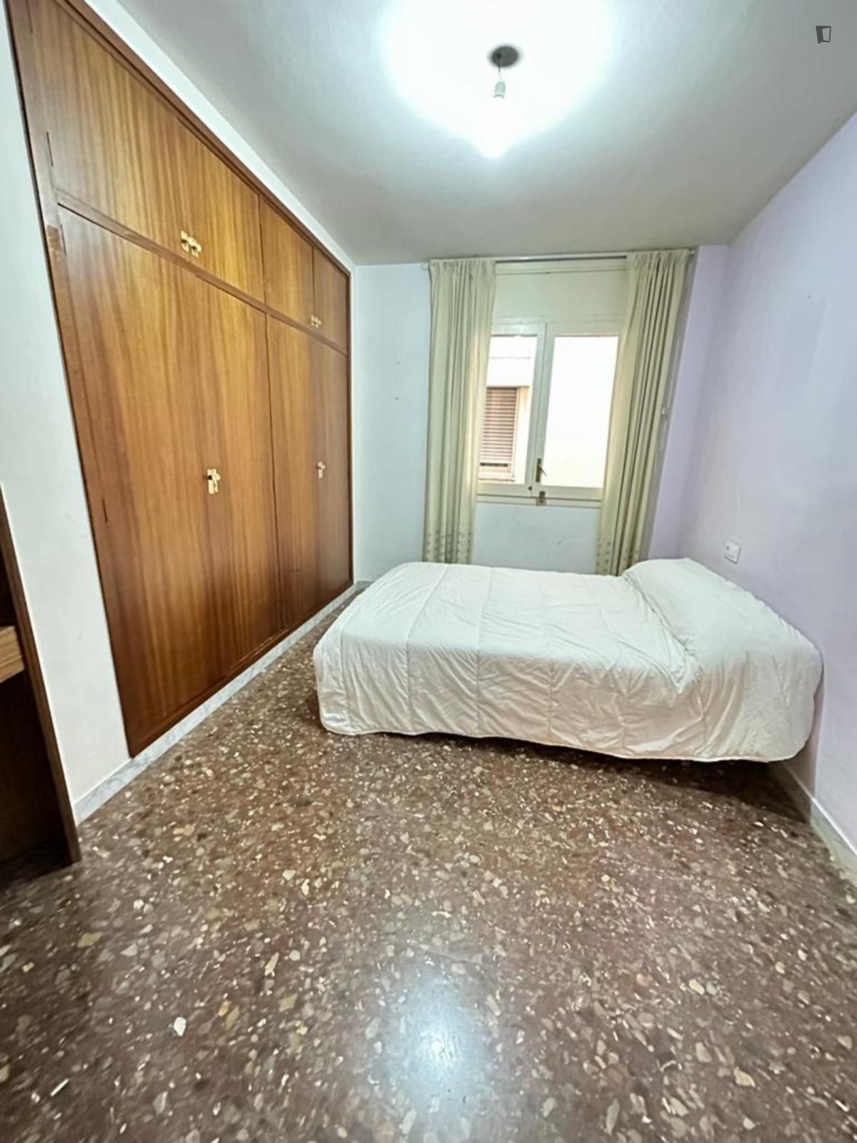 Dormitori de Apartament per a compartir en Reus amb Moblat, Forn i Rentadora