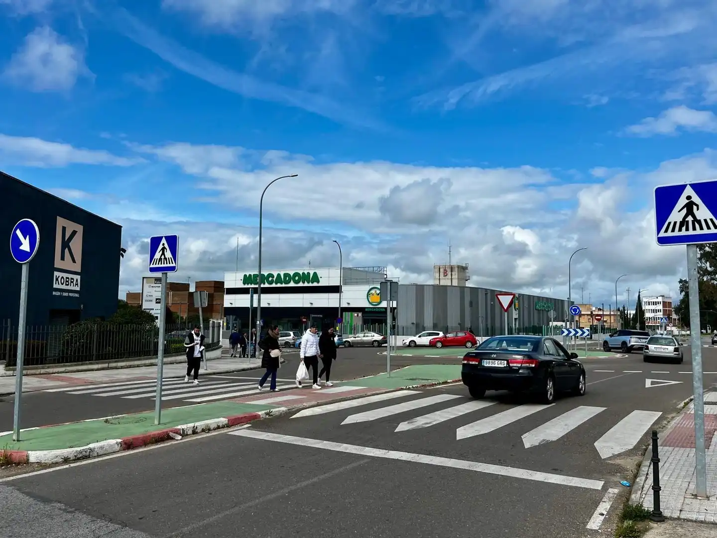 Außenansicht von Fabrikhallen zum Verkauf in Badajoz