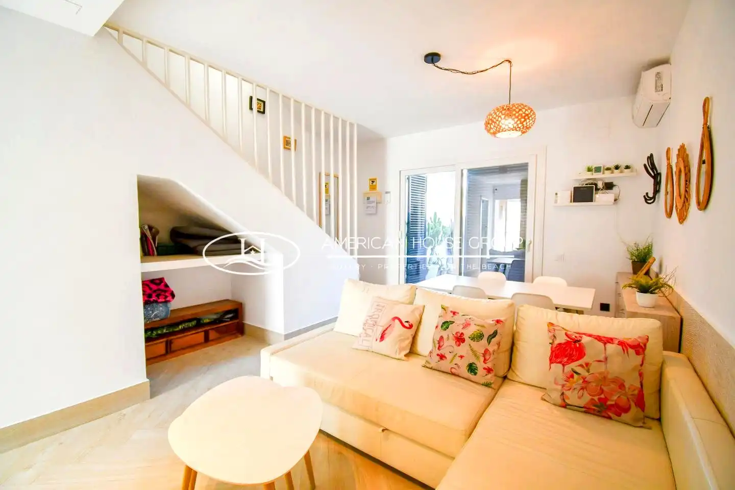 Sala d'estar de Casa o xalet en venda en Chiclana de la Frontera amb Aire condicionat, Jardí privat i Terrassa