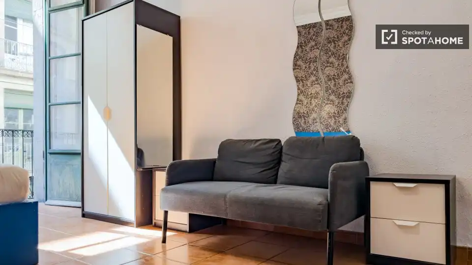 Piso con terraza en alquiler en Ciutat Vella, imagen 4