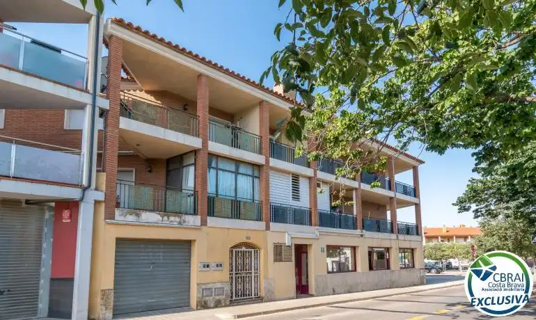 Vista exterior de Casa adosada en venta en Roses con Calefacción, Terraza y Horno