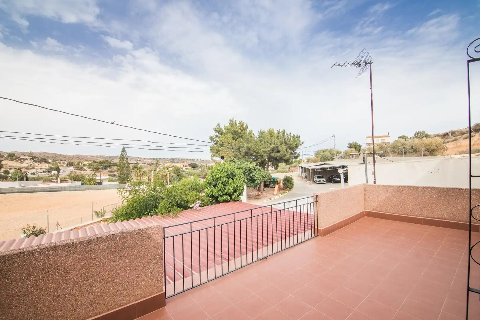 Vista exterior de Casa o xalet en venda en Elche / Elx amb Aire condicionat, Jardí privat i Terrassa