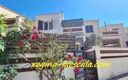 Exterior view of Single-family semi-detached for sale in L'Escala  with Air Conditioner and Terrace