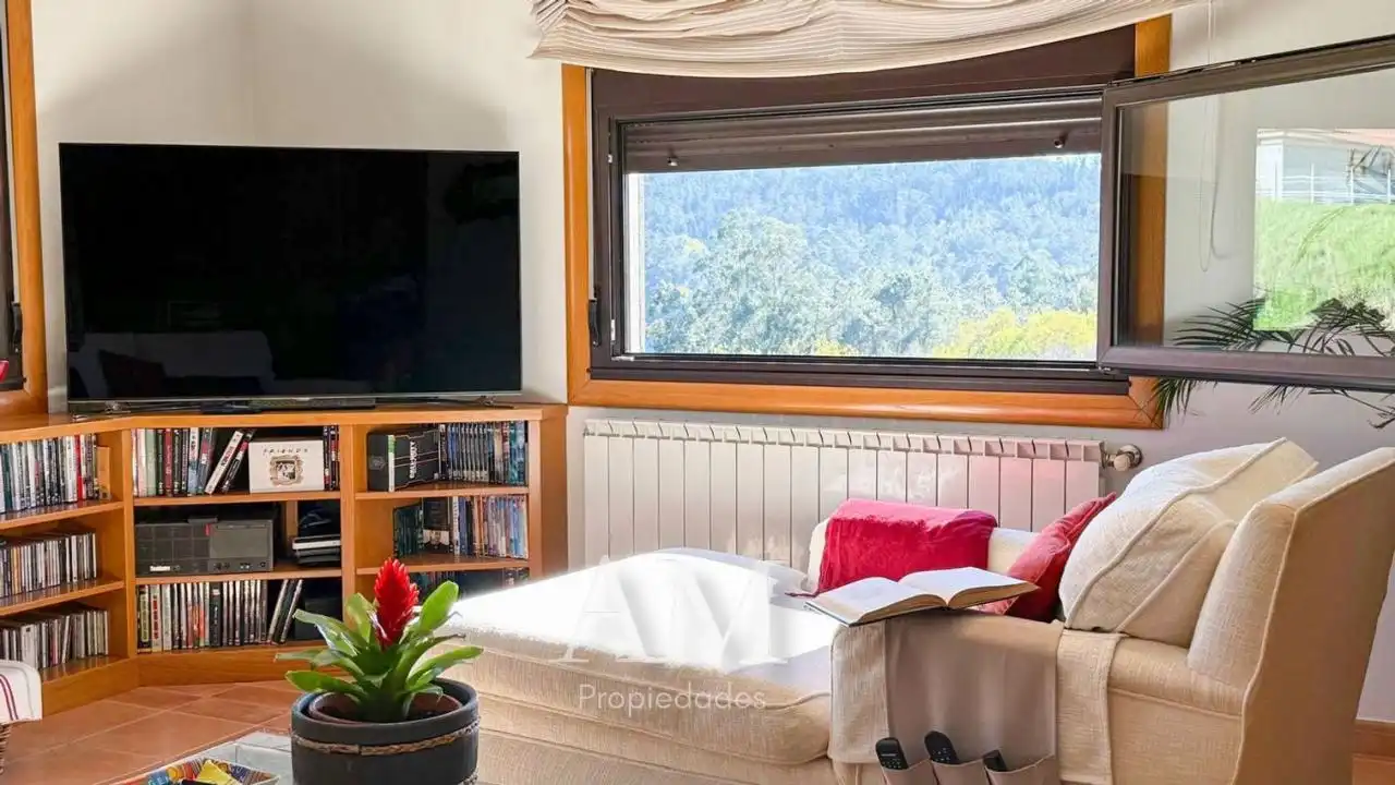 Sala de estar de Casa o chalet en venta en Vigo  con Calefacción, Jardín privado y Terraza
