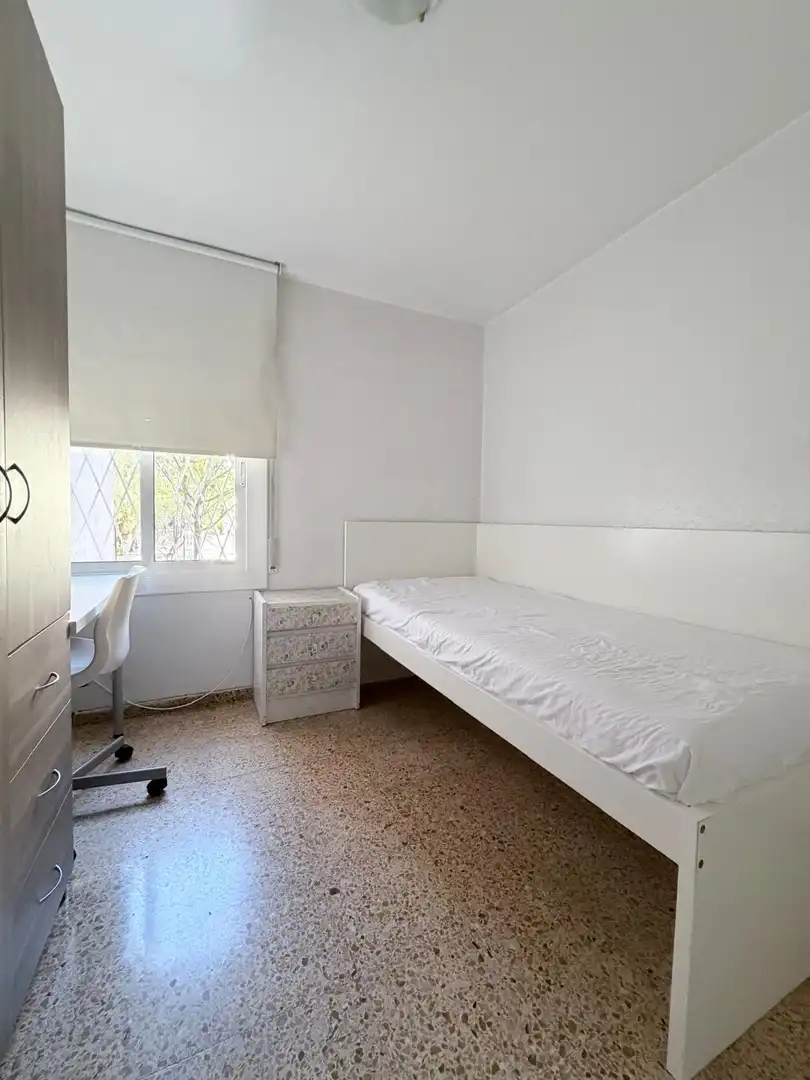 Habitación de Piso en venta en L'Hospitalet de Llobregat con Calefacción y Balcón