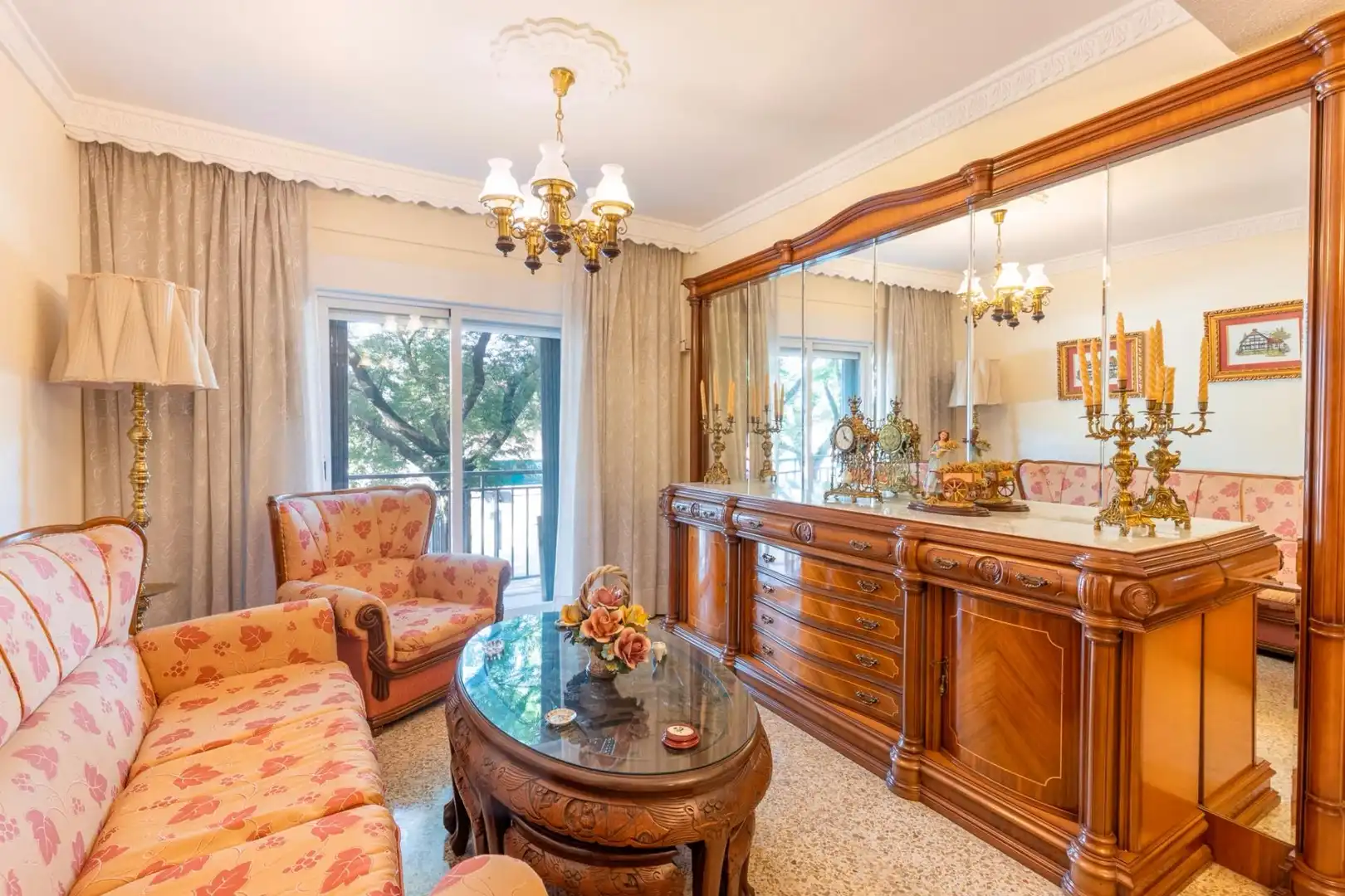 Living room of Flat for sale in Granada  with Air Conditioner, Heating and TV