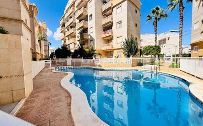 Piscina de Pis en venda en Torrevieja amb Aire condicionat, Terrassa i Balcó